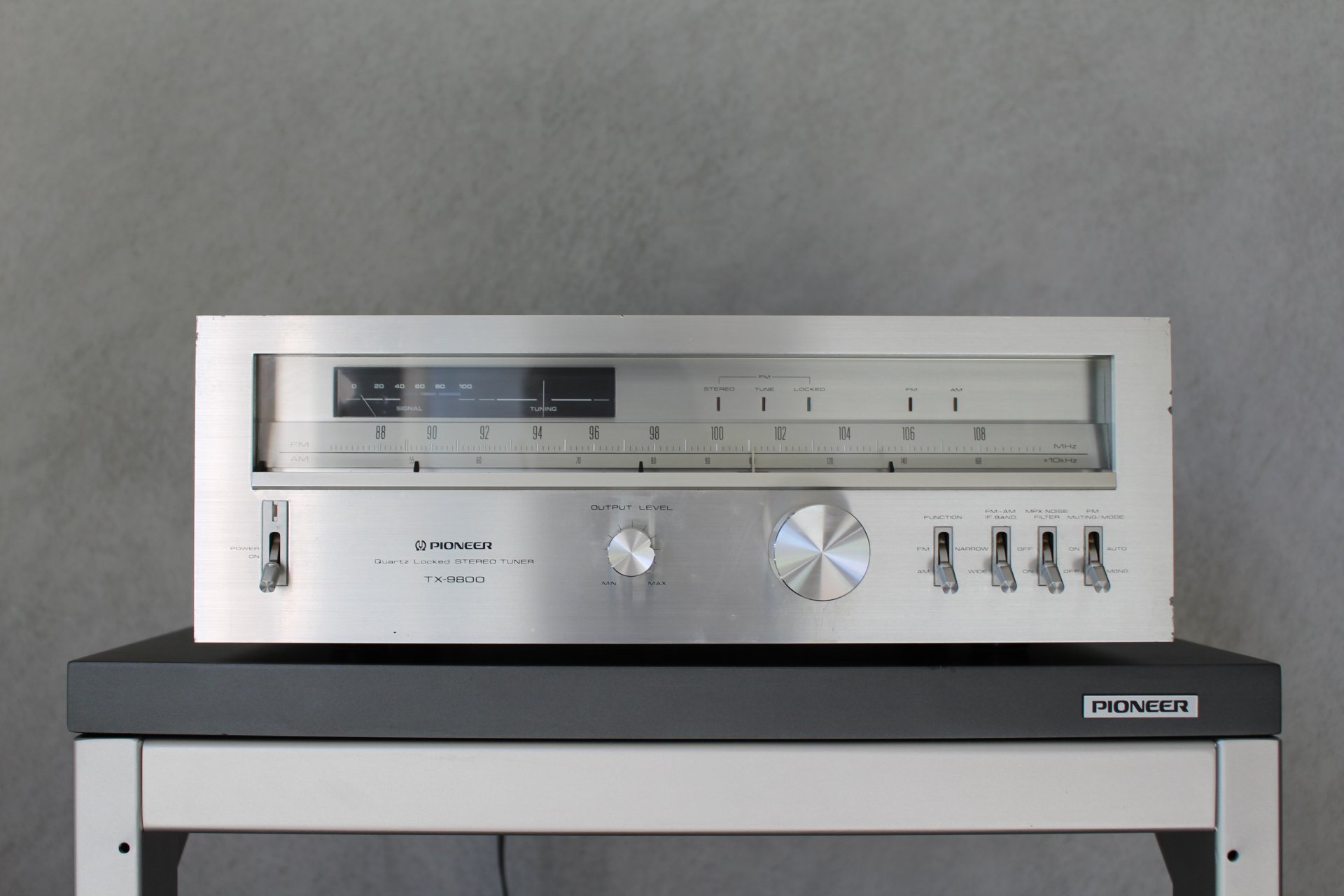 TX-9800 · duben 1979